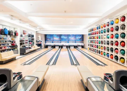 Family entertainment bowling