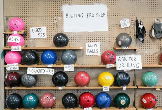 Unstructured bowling product wall